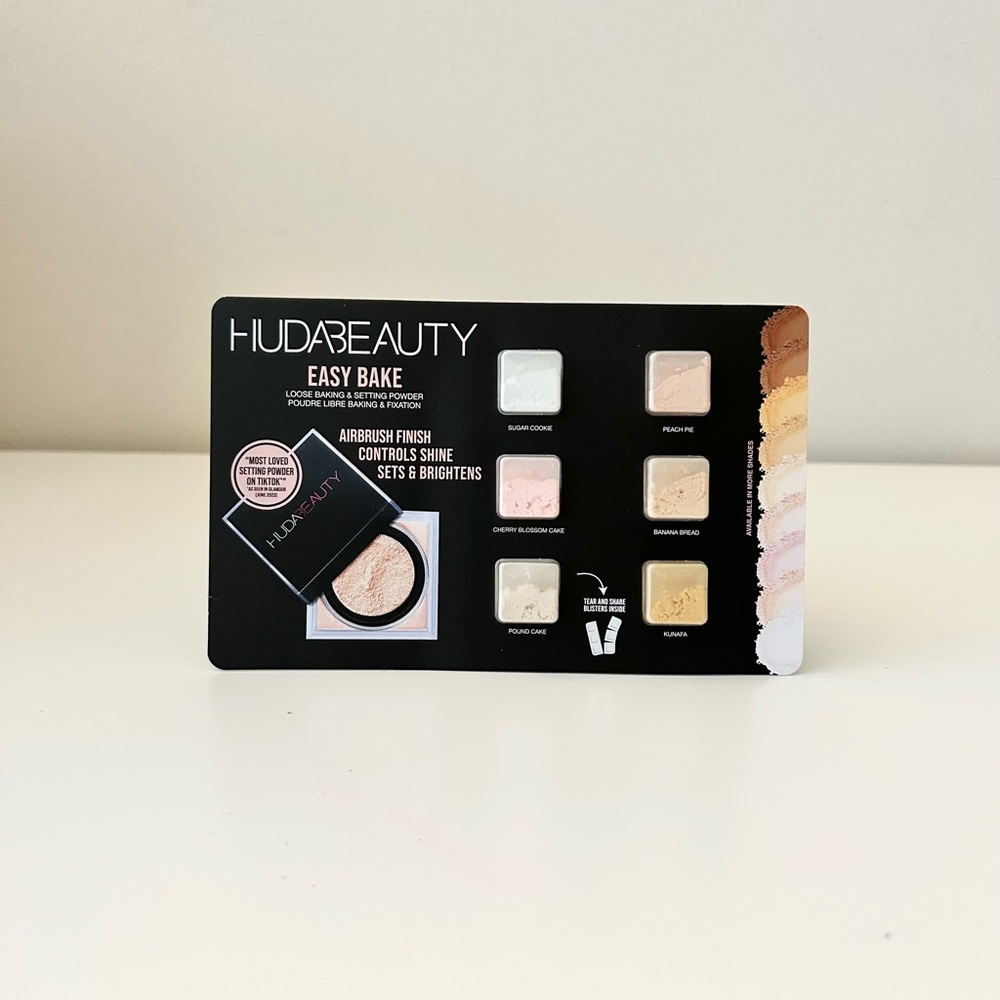 HUDA BEAUTY Easy Bake Loose Baking and Setting Powder Sample